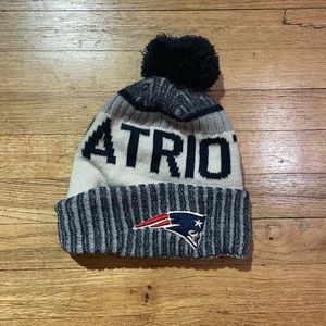 Patriots winter knit hat with Pom